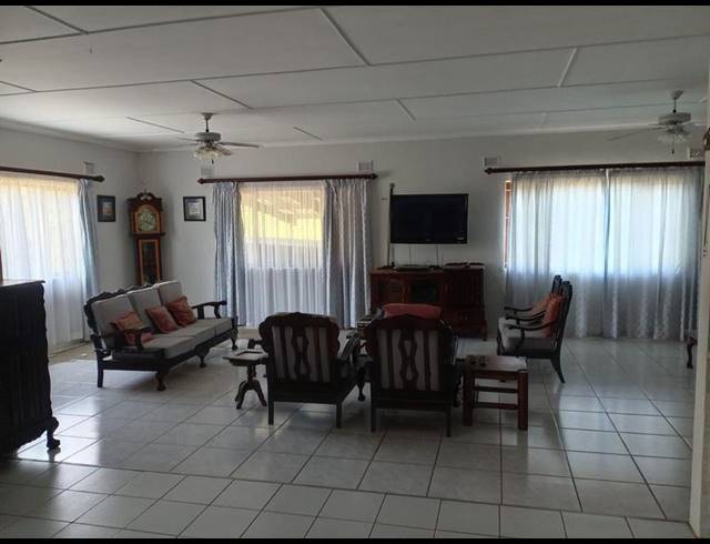 3 BEDROOM PROPERTY TO RENT IN PALM BEACH